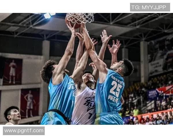 广东队与青岛队激战正酣谁能在这场篮球对决中笑到最后